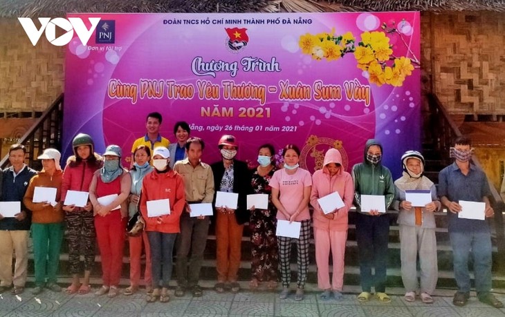 Tet support for social beneficiaries - ảnh 1