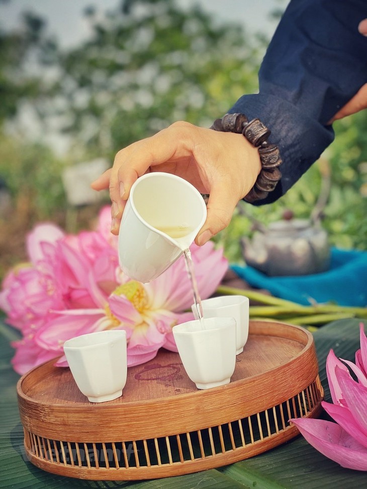 Lotus scented tea, a special treat of summer - ảnh 7