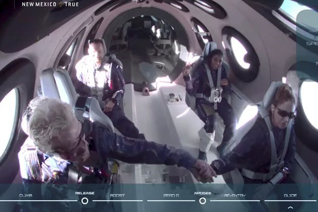 Billionaire Richard Branson soars to space aboard Virgin Galactic flight   - ảnh 1
