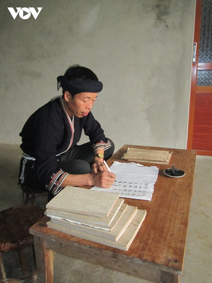 Emeritus artisan devotes to Dao traditional culture - ảnh 1
