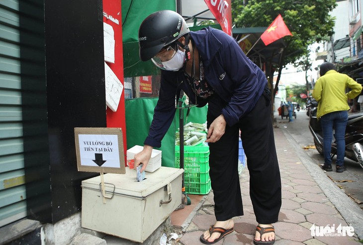 Unmanned shops ensure safety during pandemic - ảnh 2