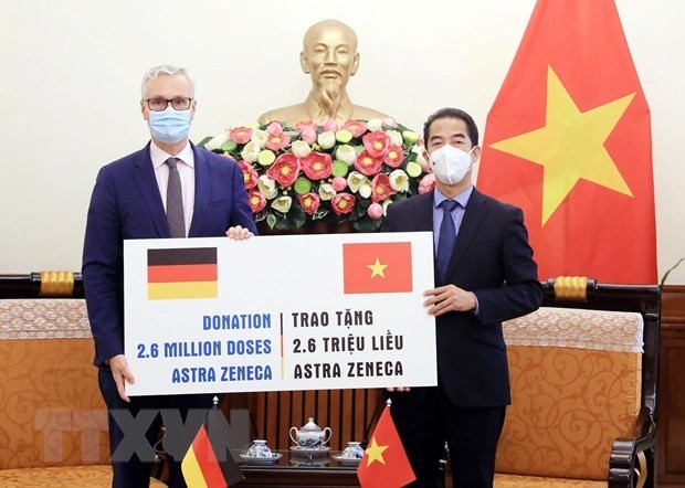 Vietnam receives 2.6 million doses of COVID-19 vaccine from Germany - ảnh 1