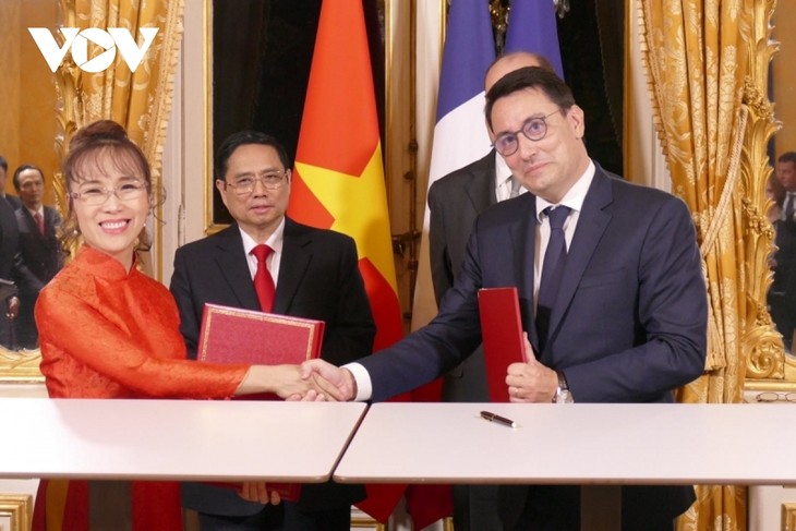 Vietnam, France sign cooperation deals between agencies, businesses - ảnh 1