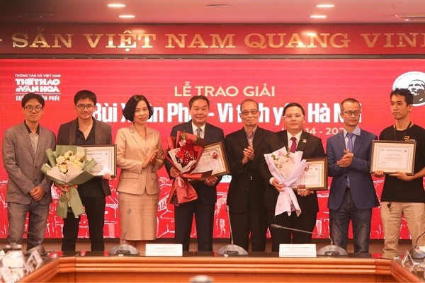 Musician Hong Dang honored Grand Prize of Bui Xuan Phai Awards - ảnh 1