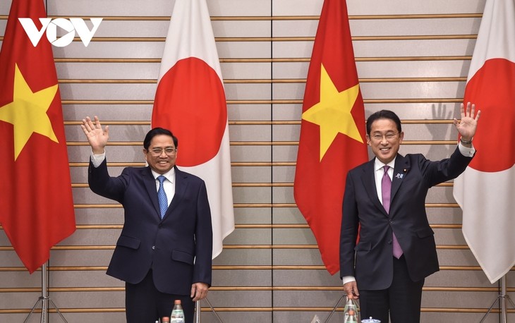 PMs of Vietnam, Japan witness the signing and exchange of 11 documents - ảnh 2