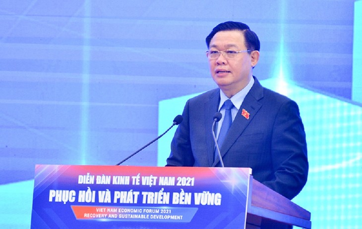 Vietnam moves toward recovery and sustainable development - ảnh 1
