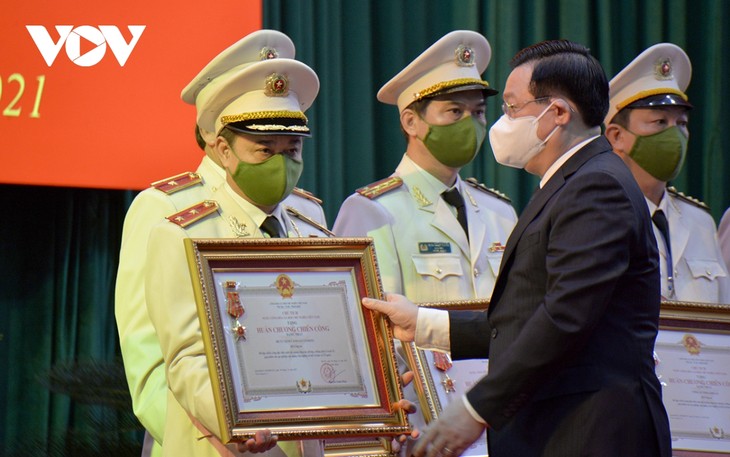 Police Force continues to be frontliner in order security, pandemic control - ảnh 1