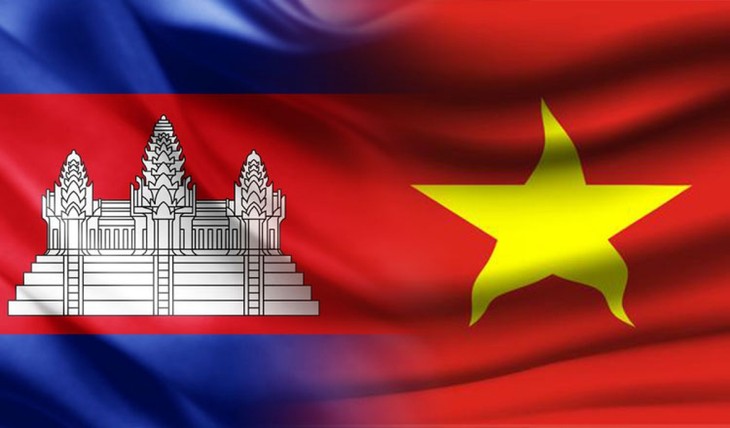 President Nguyen Xuan Phuc leaves for state visit to Cambodia - ảnh 1