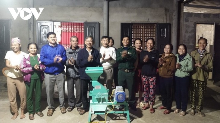 Van Kieu ethnic people in Quang Binh receive production support - ảnh 1