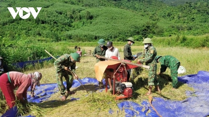 Van Kieu ethnic people in Quang Binh receive production support - ảnh 2