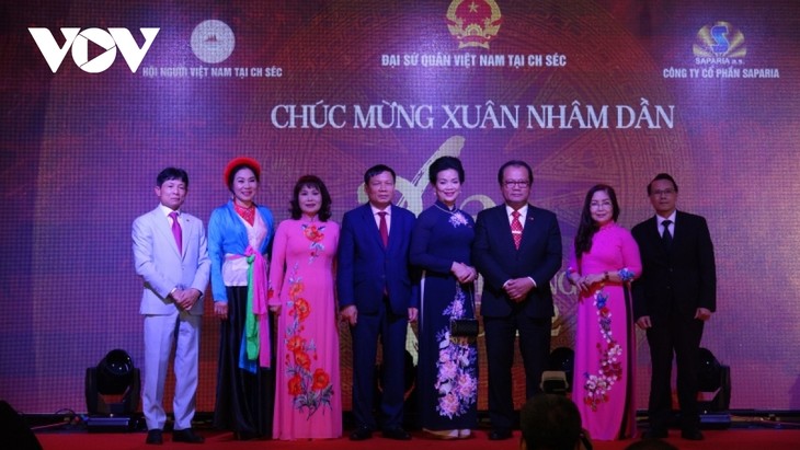 Vietnamese traditional Lunar New Year celebrated in the Czech Republic - ảnh 1