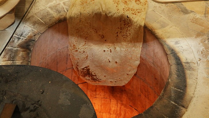 Lavash bread, the symbol of Armenian cuisine - ảnh 2
