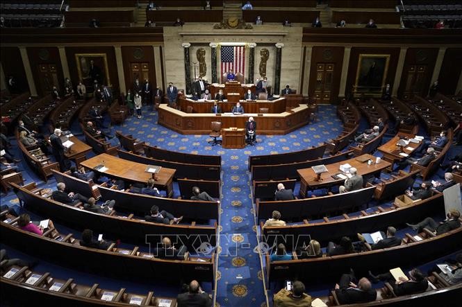 US House passes bill to avoid government shutdown - ảnh 1