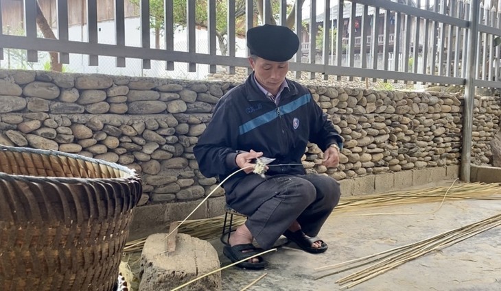 Ngoc Chien commune preserves bamboo and rattan weaving craft - ảnh 1