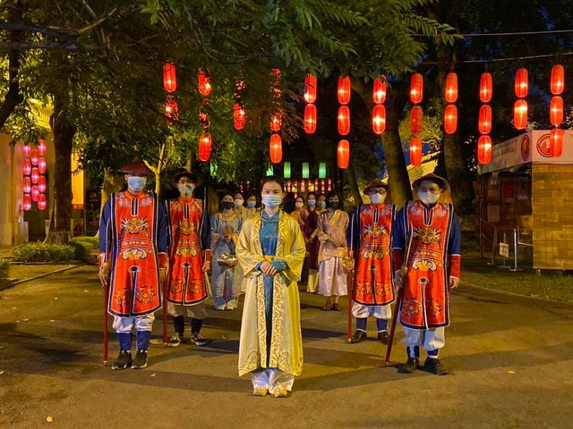 Night tour of Thang Long Imperial Citadel in Hanoi to reopen - ảnh 1