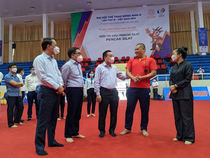 Hanoi mayor inspects preparations for SEA Games - ảnh 1