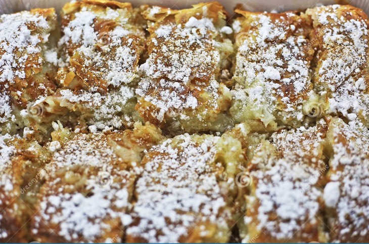 Bougatsa phyllo pastry, the soul of Greek cuisine - ảnh 1