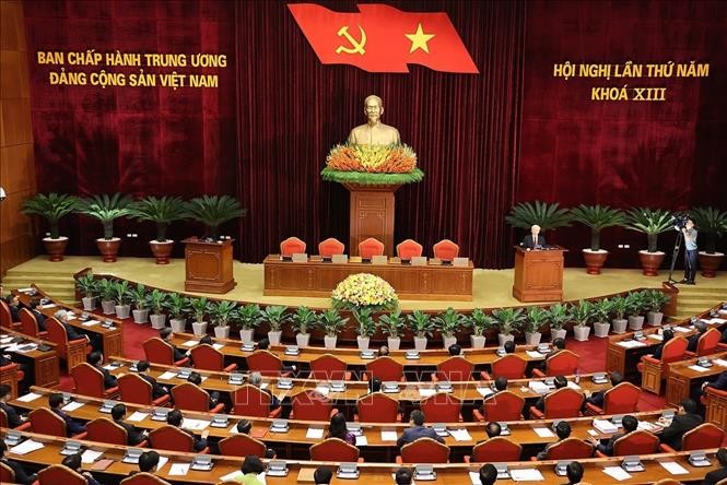 Party Central Committee’s 5th session discusses major issues - ảnh 1