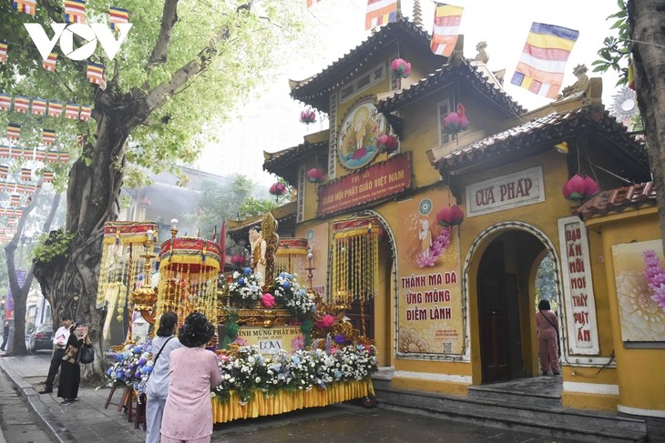Lord Buddha’s birthday celebrated in Hanoi - ảnh 1