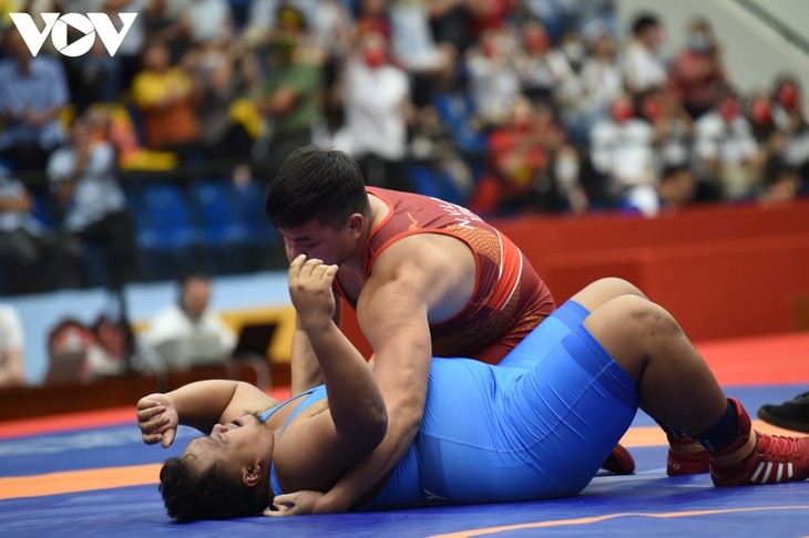 Wrestling team brings home 17 golds at SEA Games 31 - ảnh 18