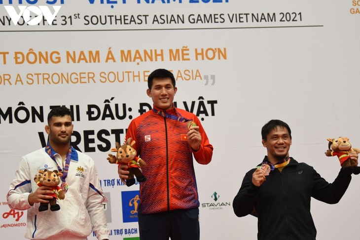 Wrestling team brings home 17 golds at SEA Games 31 - ảnh 20