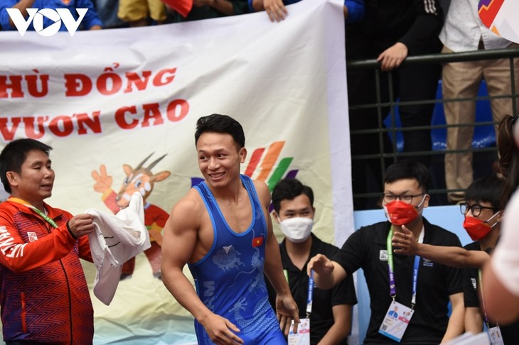Wrestling team brings home 17 golds at SEA Games 31 - ảnh 6