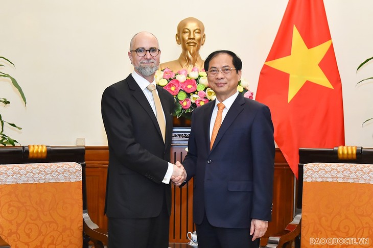 Canada considers Vietnam one of key partners in Southeast Asia - ảnh 1