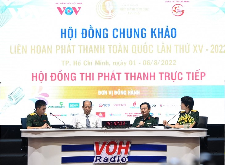 Live radio broadcast competition opens the 15th National Radio Festival - ảnh 1