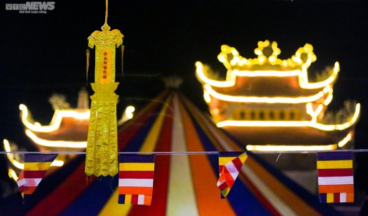 Thousands of Buddhist followers celebrate Vu Lan Festival - ảnh 2