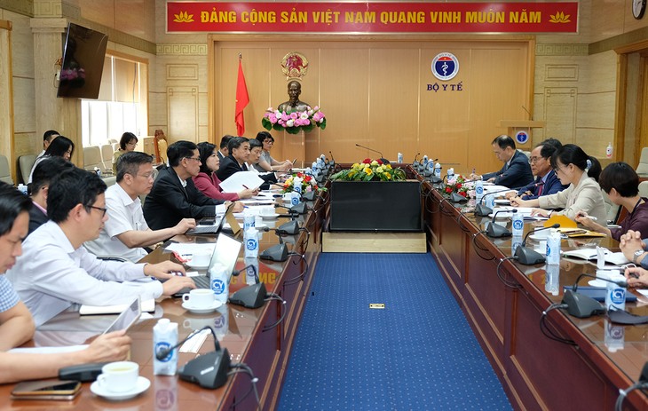 Vietnam strengthens healthcare cooperation with South Korea, Japan  - ảnh 1