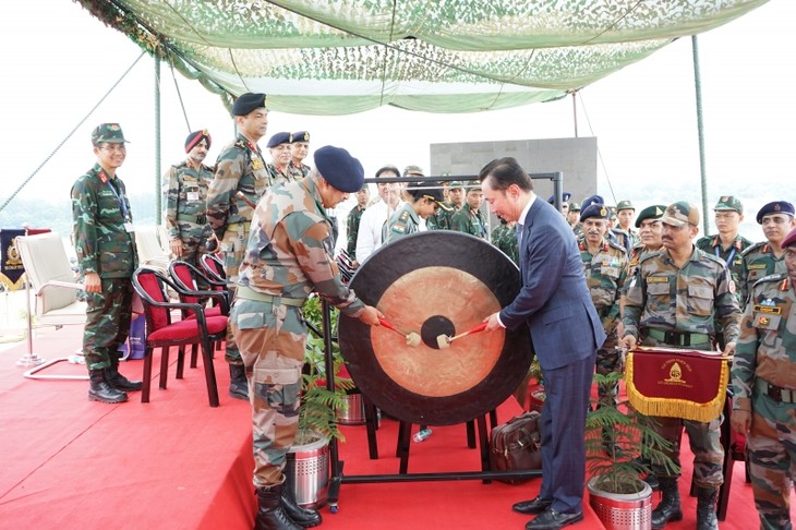 Vietnam, India wrap up bilateral peacekeeping exercise - ảnh 1