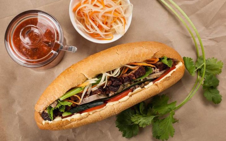 Banh mi among new words added to Merriam-Webster's dictionary - ảnh 1