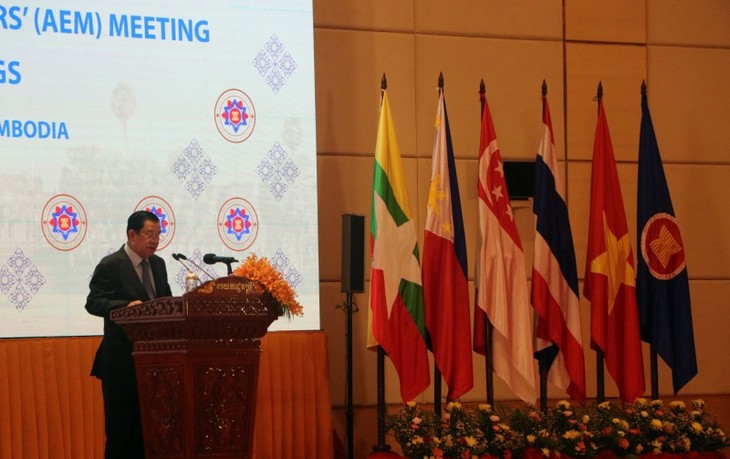 Cambodian PM underlines rules-based trade at ASEAN Economic Ministers’ Meeting - ảnh 1