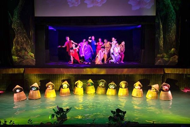 Traditional art troupes diversify ways to attract young audiences - ảnh 1