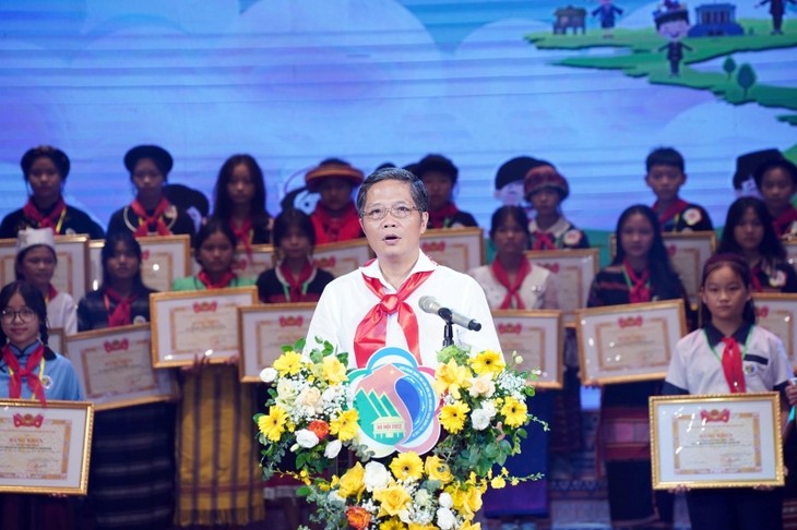 Party official calls for better conditions for ethnic children  - ảnh 1