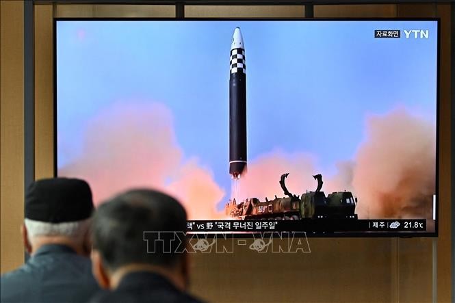North Korea fires ballistic missile towards sea - ảnh 1