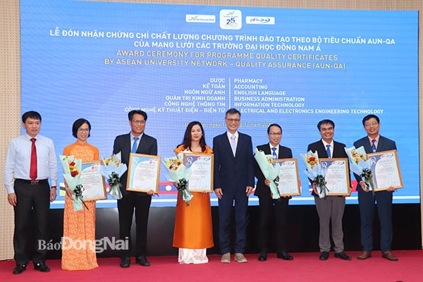 Lac Hong University receives Southeast Asia standard accreditation - ảnh 1