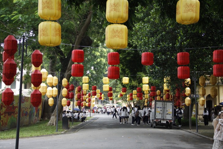 Fall for Hanoi - a guide to traveling in Hanoi during fall - ảnh 14
