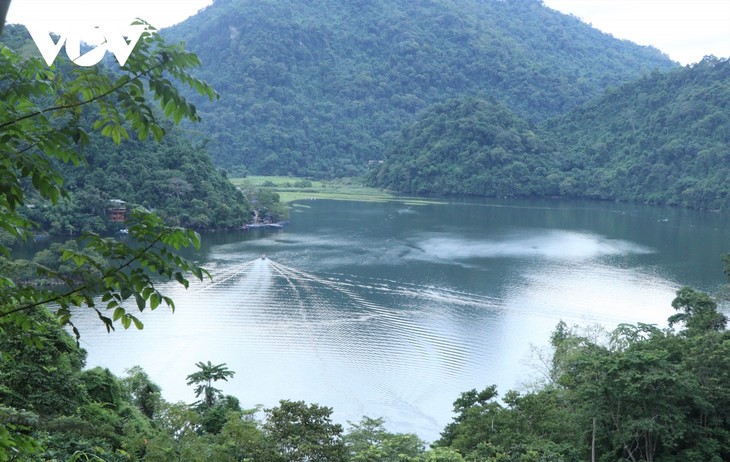 Bac Kan province hosts the first Autumn Colors of Ba Be Lake Festival - ảnh 1