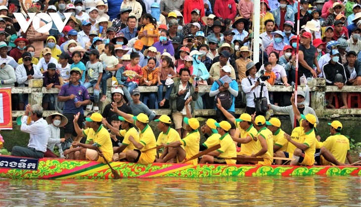 Khmer boat race excites crowds in southern Vietnam - ảnh 10