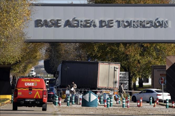 Bombs target embassies in Spain - ảnh 1