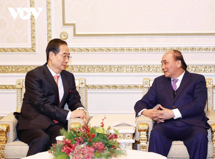 President Nguyen Xuan Phuc meets RoK PM Han Duck-soo - ảnh 1