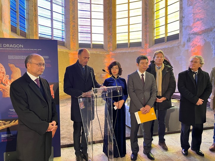 Archaeological exhibition of the Thang Long Imperial opens in France - ảnh 1
