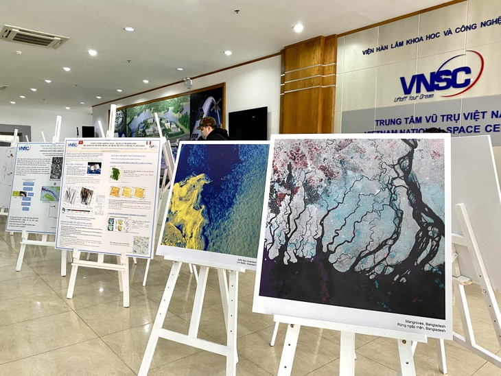 Vietnam-Italy space technology exhibition opens - ảnh 2