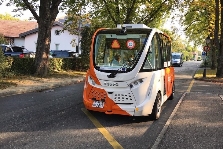 Geneva to begin driverless bus service from 2025 - ảnh 1