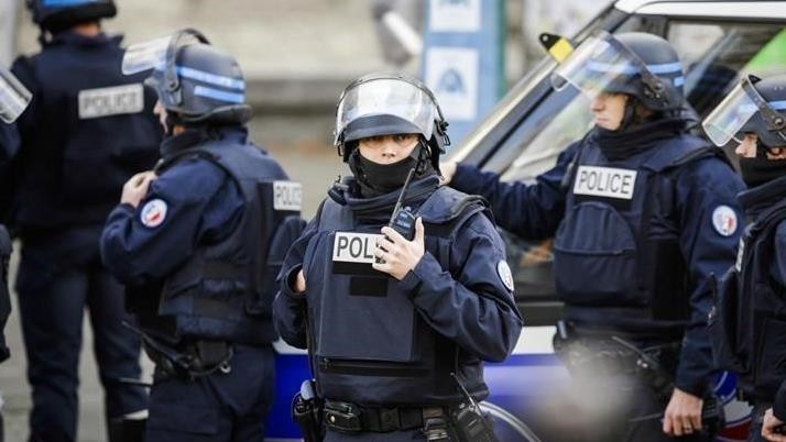 France to deploy 10,000 police officers to pension reform protests   - ảnh 1