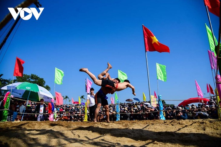 Wrestling festival excites crowds in early Spring - ảnh 7