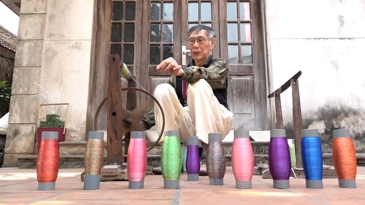 Veteran artisan defies modern technology to preserve Van Phuc silk's identity - ảnh 1