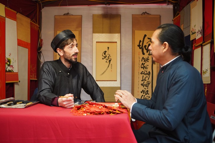 Predestination leads French man to Vietnamese calligraphy  - ảnh 1