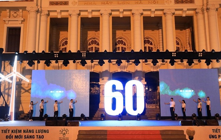 Vietnam saves 24,000 USD worth of electricity during Earth Hour 2023 - ảnh 1